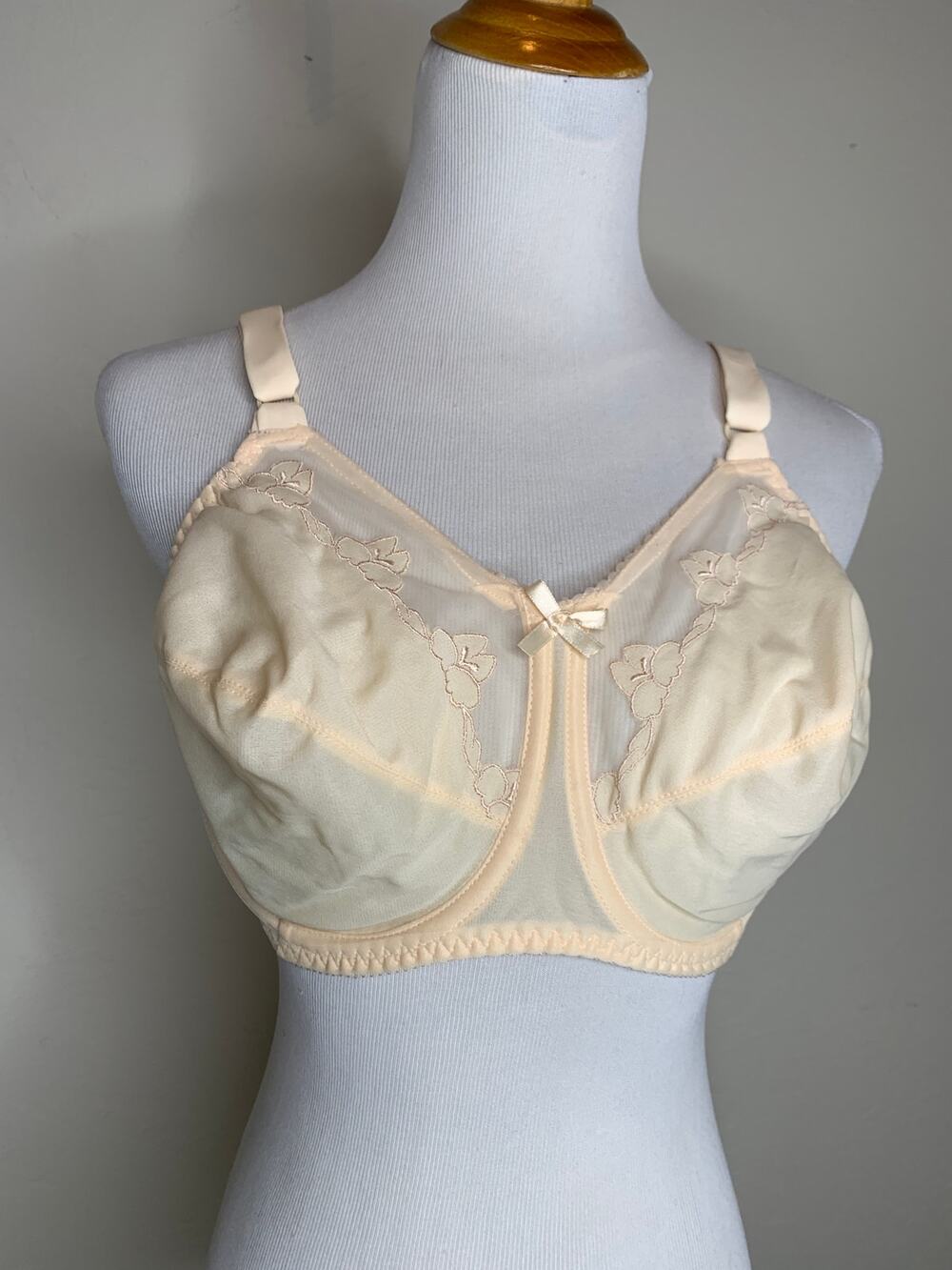 NWT Bali 36DD Beige Underwire Unlined Bra Deadstock